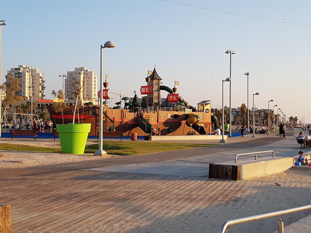 Spat Hotel Ashdod Exteriör bild