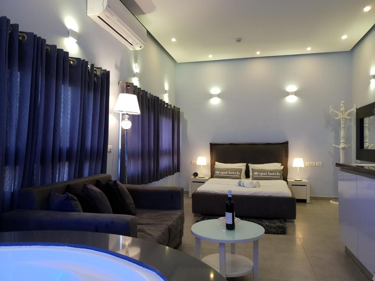 Spat Hotel Ashdod Exteriör bild