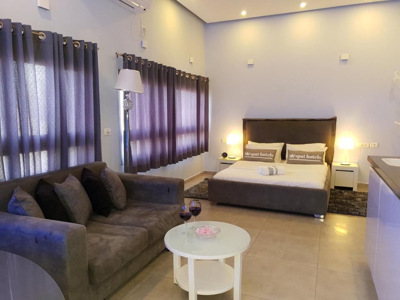 Spat Hotel Ashdod Exteriör bild